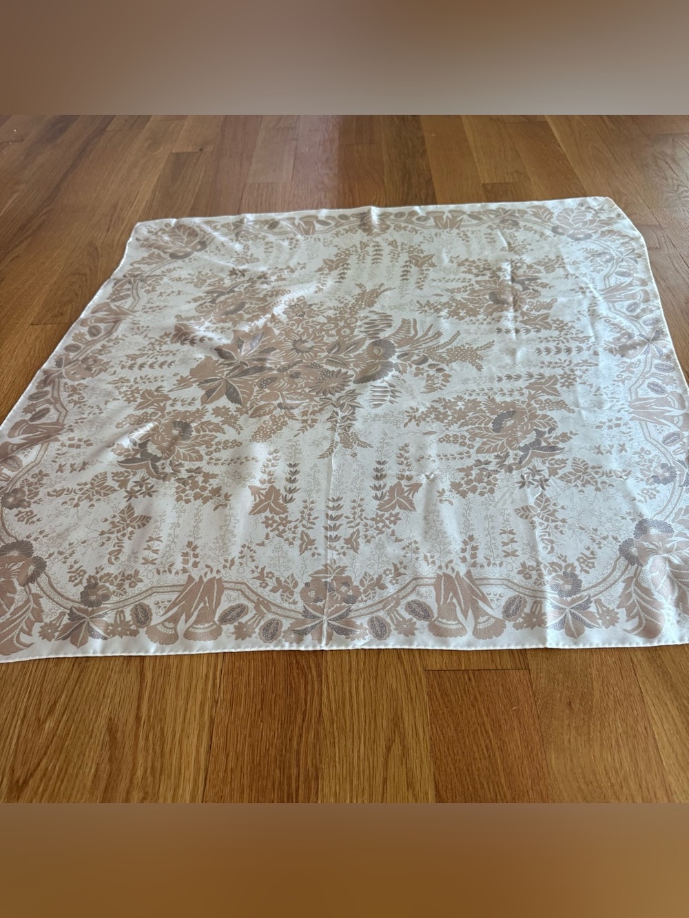 Vintage Smithsonian Institution 100% Silk Botanical Floral Scarf Made in Japan - Picture 3 of 10